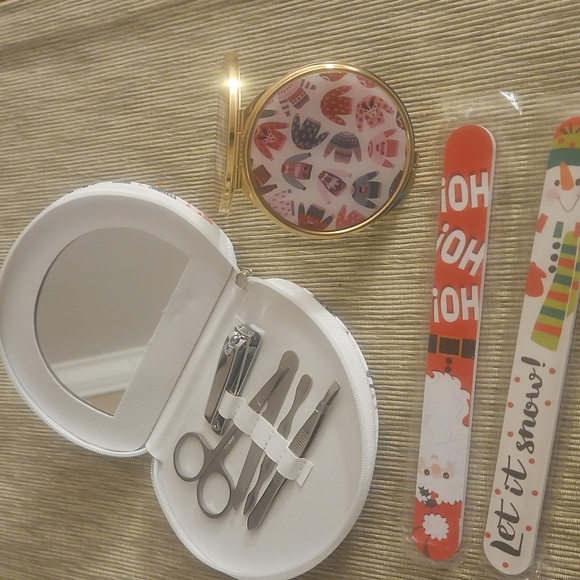 Wish,Gift craft Other - Gold Compact Mirror w/ Festive Design & Matching Manicure Set + 2 Emery Boards.